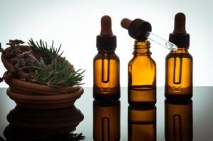 Aceites esenciales sobre la mesa