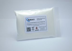 Una bolsa de borax sobre fondo blanco