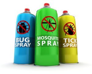 Tres botellas de insecticida diferentes